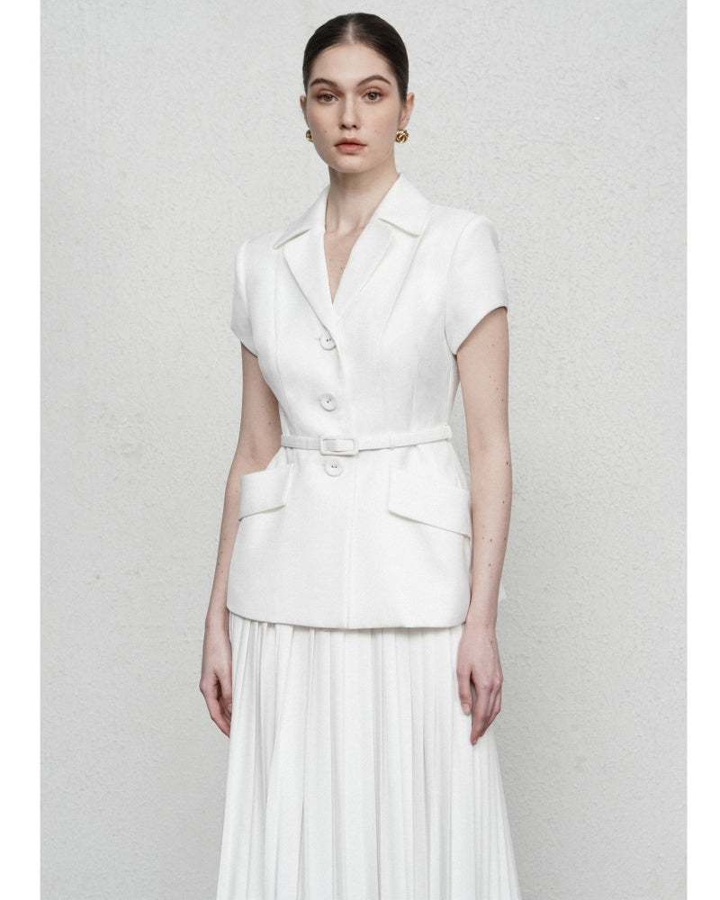 One-button short-sleeved shirt with waist belt